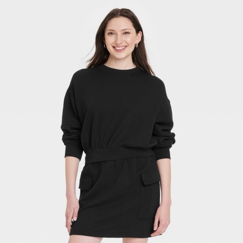 Women's Leisure Studio Pullover Sweatshirt - Universal
Thread™ Black new 🆕